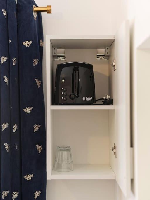 Rofennie Suite -Luxury Ensuite Room! 메이드스톤 외부 사진