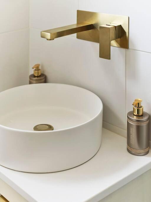 Rofennie Suite -Luxury Ensuite Room! 메이드스톤 외부 사진