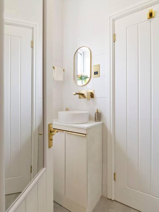 Rofennie Suite -Luxury Ensuite Room! 메이드스톤 외부 사진