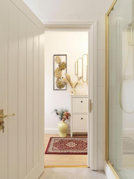 Rofennie Suite -Luxury Ensuite Room! 메이드스톤 외부 사진
